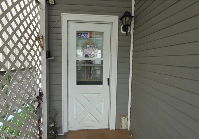 Photo 3 of Sale Pending at 808 S Zane Hwy, Martins Ferry, OH 43935 | MLS# 5235001 | Listing updated on 2026-09-17