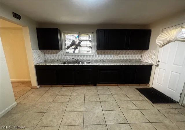 Photo 3 of Condo for sale at 23823 Banbury Cir #H1, Cleveland, OH 44128 | MLS# 5235098 | Listing updated on 2026-08-10