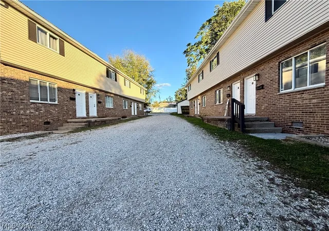 Photo 4 of Sale Pending at 2608 Avery St, Parkersburg, WV 26104 | MLS# 5234676 | Listing updated on 2026-09-30
