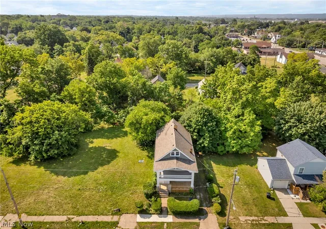 Listing Photo 3 - Condo for sale in building located at 9414 Carton Ave, Cleveland, OH 44104