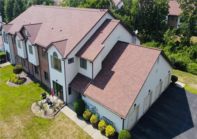 Listing Photo 2 - Condo for sale in building located at 7215 Channing Ln, Concord Township, OH 44060 - Unit #
