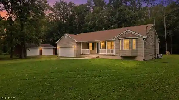 Photo 1 of Sale Pending at 2930 Selkirk Bush Rd Sw, Warren, OH 44481 | MLS# 5235163 | Listing updated on 2026-10-30