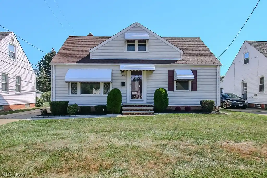 Photo 1 of Single family home for sale at 253 E 288th Street, Willowick, OH 44095 | MLS# 5228717 | Listing updated on 2026-10-27