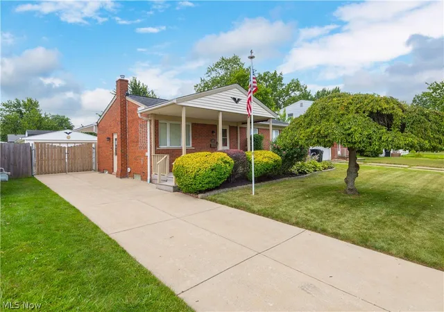 Photo 2 of Sale Pending at 845 Jamestown Ave, Elyria, OH 44035 | MLS# 5234444 | Listing updated on 2026-08-14