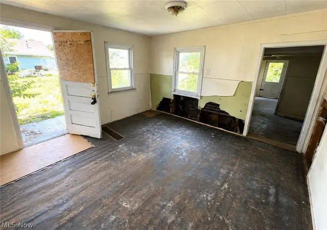 Listing Photo 3 - Condo for sale in building located at 1902 Rowley Ave, Cleveland, OH 44109