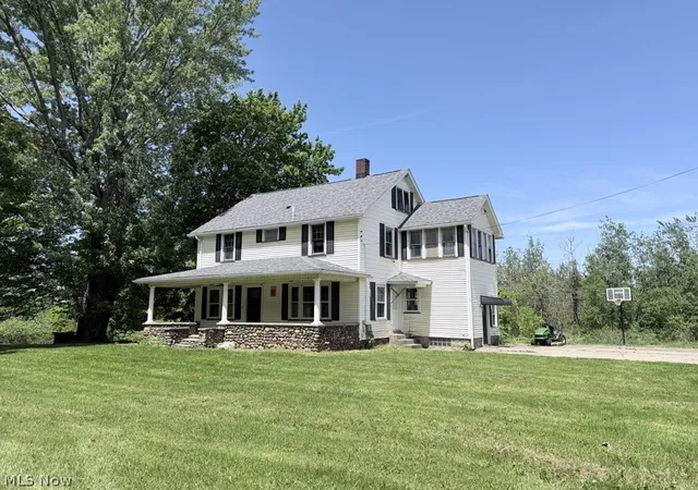 Photo 2 of Single family home for sale at 370 E Under Ridge Rd, Conneaut, OH 44030 | MLS# 5234299 | Listing updated on 2026-08-10