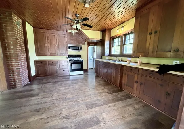 Photo 4 of Single family home for sale at 370 E Under Ridge Rd, Conneaut, OH 44030 | MLS# 5234299 | Listing updated on 2026-10-01