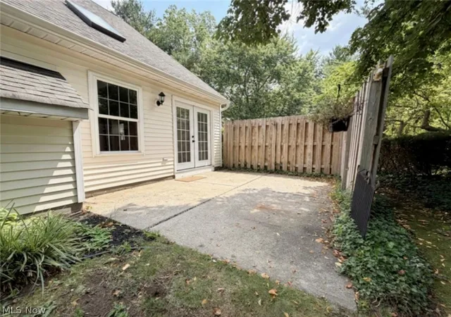 Listing Photo 2 - Condo for sale in building located at 5830 Ridgeview Ln, Willoughby, OH 44094 - Unit #