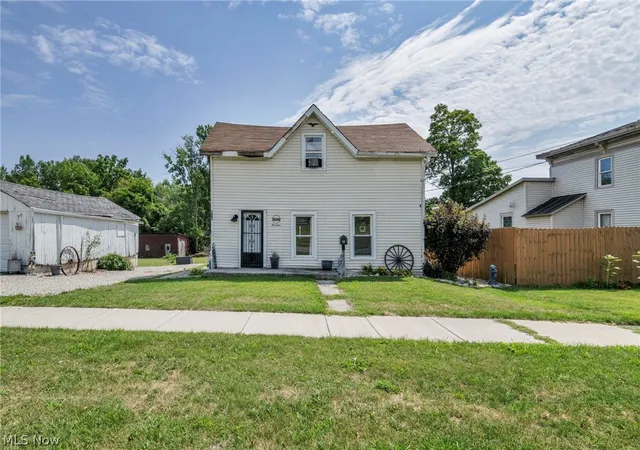 Photo 2 of Single family home for sale at 14 Townsend St, Greenwich, OH 44837 | MLS# 5235182 | Listing updated on 2026-08-27