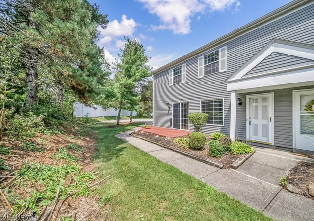 Listing Photo 4 - Condo for sale in building located at 85 Firebush Ln, Northfield, OH 44067