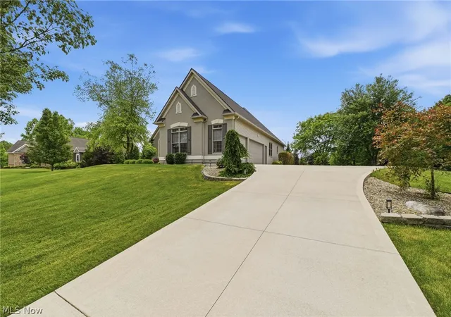 Photo 2 of Sale Pending at 728 Pinewood Dr, Hudson, OH 44236 | MLS# 5220224 | Listing updated on 2026-08-13