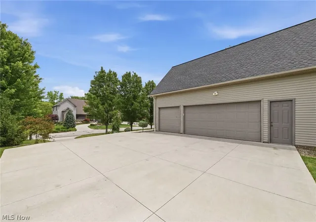 Photo 2 of Sale Pending at 728 Pinewood Dr, Hudson, OH 44236 | MLS# 5220224 | Listing updated on 2026-08-13