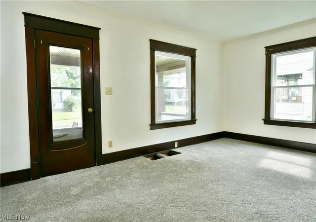 Photo 4 of Sale Pending at 974 Glenwood St NE, Warren, OH 44483 | MLS# 5234916 | Listing updated on 2026-08-18