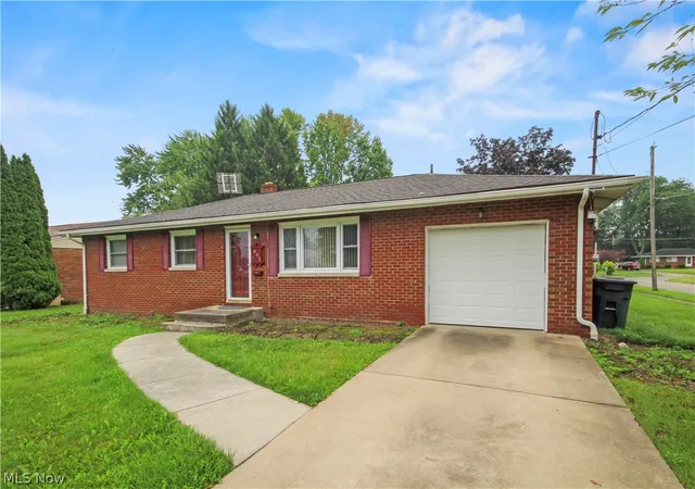 Photo 1 of Single family home for sale at 945 Larkridge Ave, Youngstown, OH 44512 | MLS# 5233966 | Listing updated on 2026-08-24