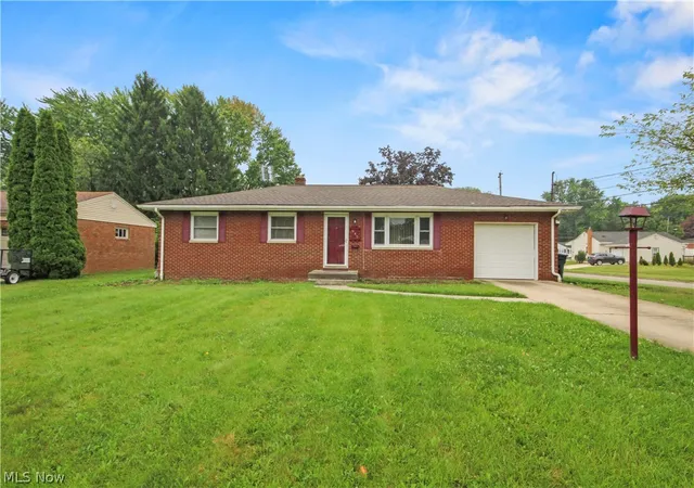 Photo 2 of Single family home for sale at 945 Larkridge Ave, Youngstown, OH 44512 | MLS# 5233966 | Listing updated on 2026-08-24