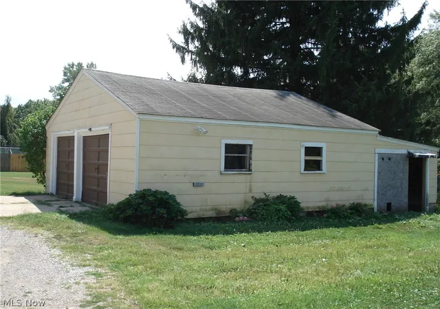 Photo 25 of Single family home for sale at 852 S Broadway, Geneva, OH 44041 | MLS# 5235277 | Listing updated on 2026-08-25
