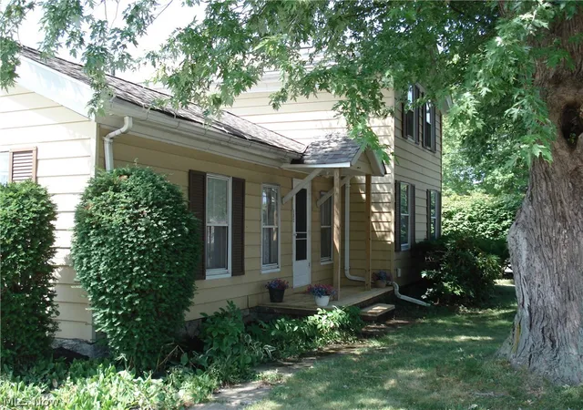 Photo 2 of Single family home for sale at 852 S Broadway, Geneva, OH 44041 | MLS# 5235277 | Listing updated on 2026-08-25