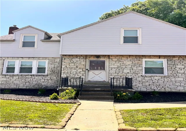 Photo 1 of Single family home for sale at 1921 Maple Ave, Zanesville, OH 43701 | MLS# 5235265 | Listing updated on 2026-08-10