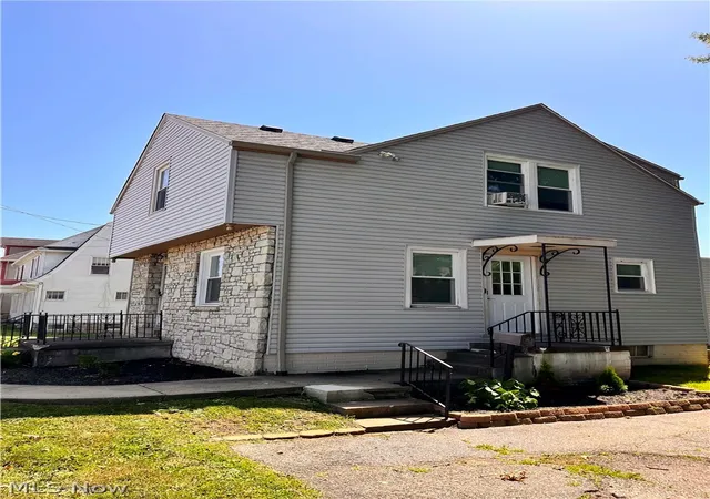 Photo 3 of Single family home for sale at 1921 Maple Ave, Zanesville, OH 43701 | MLS# 5235265 | Listing updated on 2026-08-10