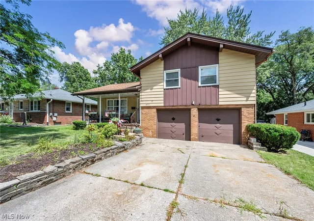Photo 1 of Single family home for sale at 3273 Englewood Dr, Stow, OH 44224 | MLS# 5235250 | Listing updated on 2026-09-17