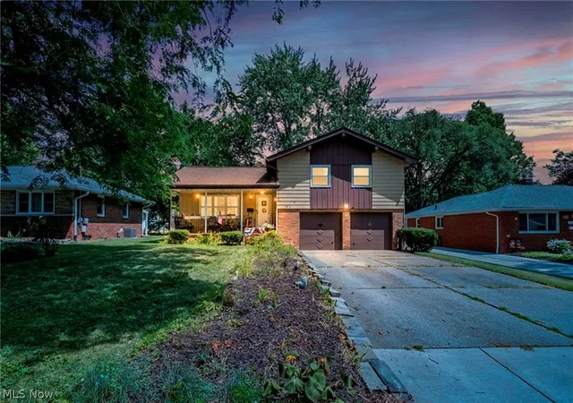 Photo 2 of Single family home for sale at 3273 Englewood Dr, Stow, OH 44224 | MLS# 5235250 | Listing updated on 2026-09-17