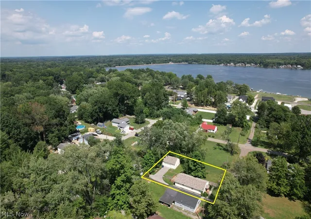 Photo 2 of Single family home for sale at 17448 Laurel Ave, Lake Milton, OH 44429 | MLS# 5234792 | Listing updated on 2026-08-31