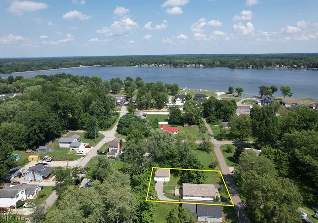 Photo 3 of Single family home for sale at 17448 Laurel Ave, Lake Milton, OH 44429 | MLS# 5234792 | Listing updated on 2026-10-05