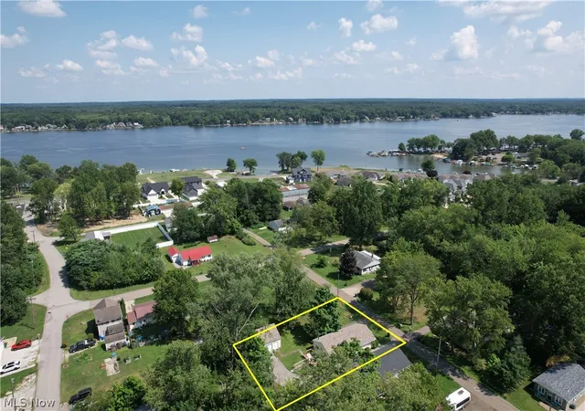 Photo 3 of Single family home for sale at 17448 Laurel Ave, Lake Milton, OH 44429 | MLS# 5234792 | Listing updated on 2026-10-05