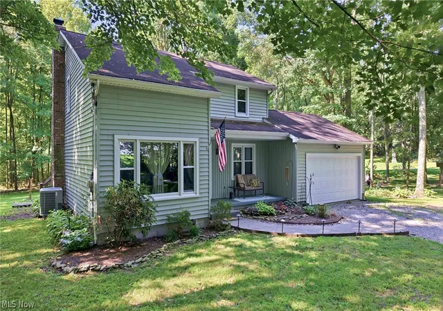 Photo 3 of Sale Pending at 37933 Longs Xing Rd, Leetonia, OH 44431 | MLS# 5233698 | Listing updated on 2026-08-12