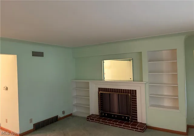 Photo 2 of Single family home for sale at 464 Catherine St, Youngstown, OH 44505 | MLS# 5235259 | Listing updated on 2026-08-10