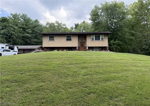 Photo 1 of Sale Pending at 267 Roberts Dr, Belpre, OH 45714 | MLS# 5235444 | Listing updated on 2026-09-15
