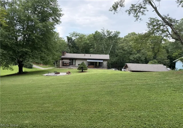 Photo 3 of Sale Pending at 267 Roberts Dr, Belpre, OH 45714 | MLS# 5235444 | Listing updated on 2026-09-15