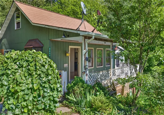 Photo 3 of Single family home for sale at 8844 Union Ridge Rd, Rogers, OH 44455 | MLS# 5235370 | Listing updated on 2026-09-29