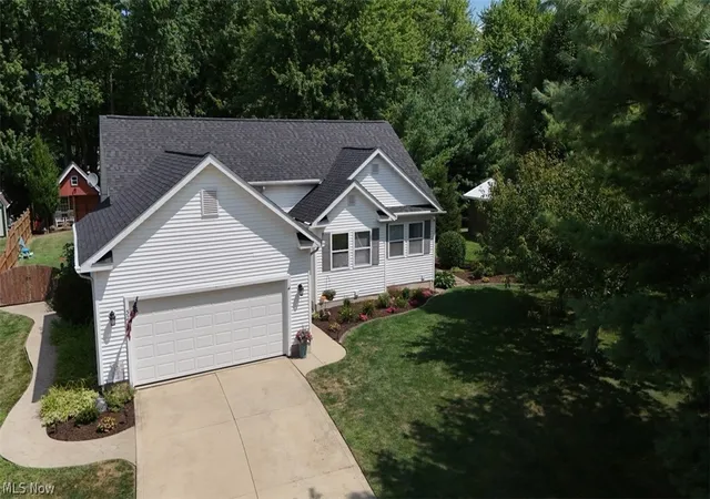 Photo 2 of Single family home for sale at 320 Kent St, Wellington, OH 44090 | MLS# 5232382 | Listing updated on 2026-08-10