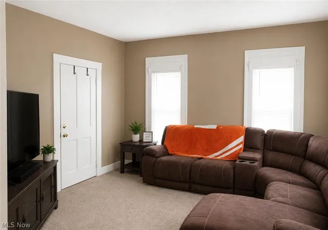 Photo 3 of Sale Pending at 318 N Pardee St, Wadsworth, OH 44281 | MLS# 5234948 | Listing updated on 2026-08-26