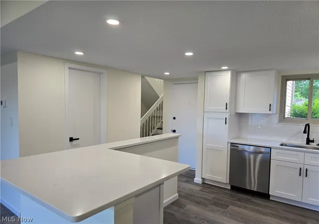 Photo 3 of Condo for sale at 144 Kimrose Ln, Broadview Heights, OH 44147 | MLS# 5235483 | Listing updated on 2026-08-11