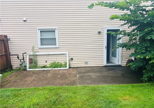 Listing Photo 4 - Condo for sale in building located at 406 Maplebrook Dr, Painesville, OH 44077 - Unit #406