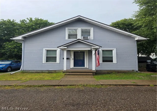 Photo 2 of Single family home for sale at 104 Penn Ln, Saint Clairsville, OH 43950 | MLS# 5235217 | Listing updated on 2026-08-26