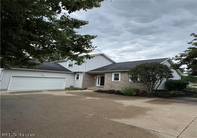 Photo 1 of Single family home for sale at 5479 Cable Point Cir Nw, Canton, OH 44718 | MLS# 5235514 | Listing updated on 2026-08-27