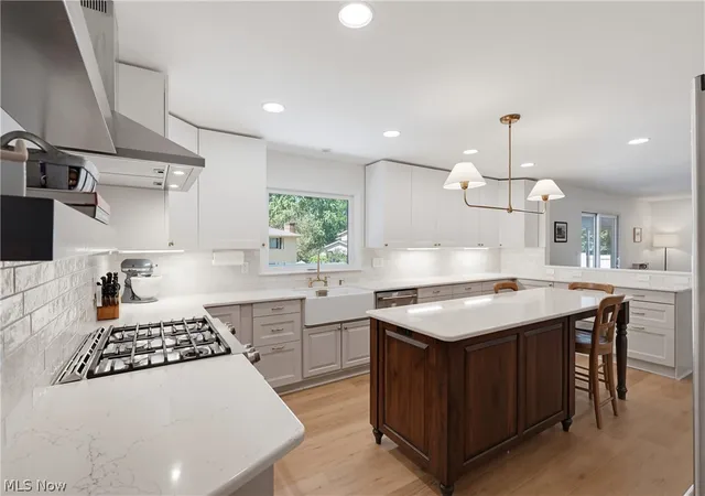 Photo 2 of Sale Pending at 222 High Point Dr, Wadsworth, OH 44281 | MLS# 5235353 | Listing updated on 2026-08-17