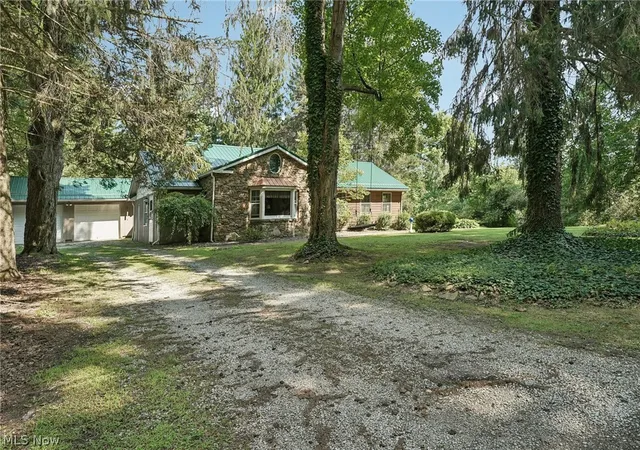 Photo 2 of Single family home for sale at 11843 Taylor Wells Rd, Chardon, OH 44024 | MLS# 5235282 | Listing updated on 2026-08-26