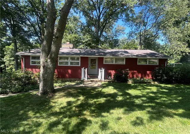 Photo 2 of Single family home for sale at 2305 Helena Ave Nw, Massillon, OH 44646 | MLS# 5235153 | Listing updated on 2026-09-01