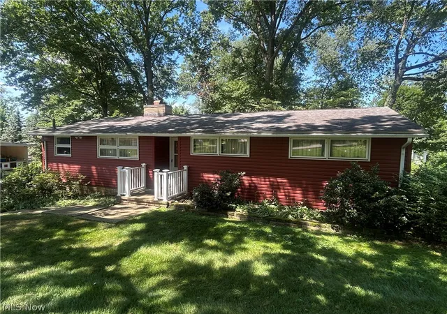 Photo 3 of Single family home for sale at 2305 Helena Ave Nw, Massillon, OH 44646 | MLS# 5235153 | Listing updated on 2026-09-01