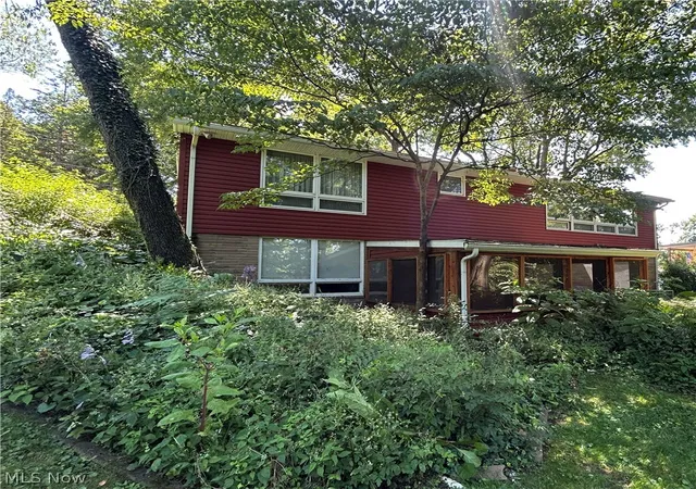 Photo 4 of Single family home for sale at 2305 Helena Ave NW, Massillon, OH 44646 | MLS# 5235153 | Listing updated on 2026-09-25
