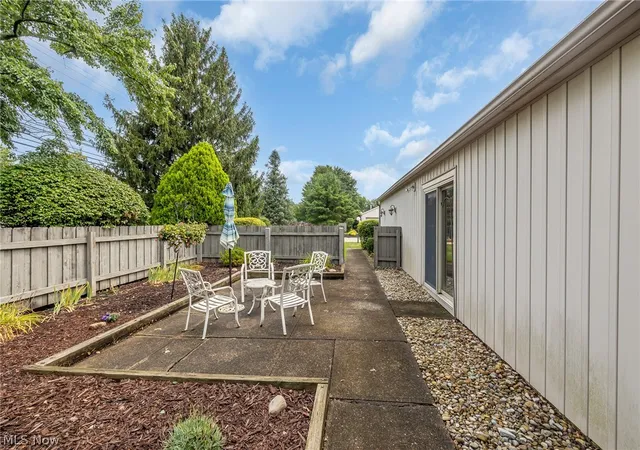 Listing Photo 2 - Condo for sale in building located at 4812 Spruce Pine Wy, North Ridgeville, OH 44039 - Unit #