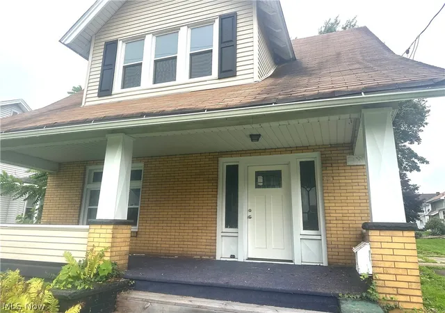 Photo 3 of Single family home for sale at 285 Poland Ave, Struthers, OH 44471 | MLS# 5235531 | Listing updated on 2026-08-15