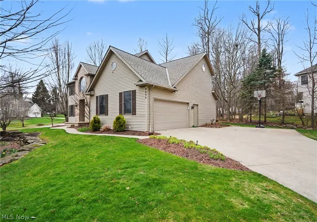 Photo 4 of Single family home for sale at 9498 Andrew Dr, Twinsburg, OH 44087 | MLS# 5235432 | Listing updated on 2026-10-01