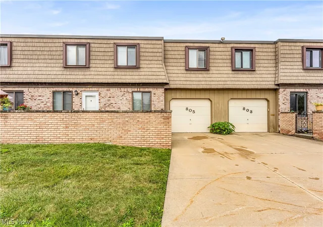 Photo 2 of Sale Pending at 805 Tollis Pkwy, Broadview Heights, OH 44147 | MLS# 5235011 | Listing updated on 2026-08-18