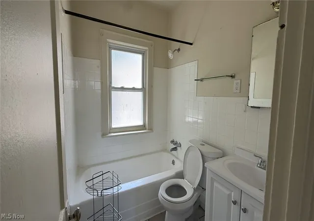 Listing Photo 3 - Condo for sale in building located at 3729 Chelton Rd, Cleveland, OH 44120