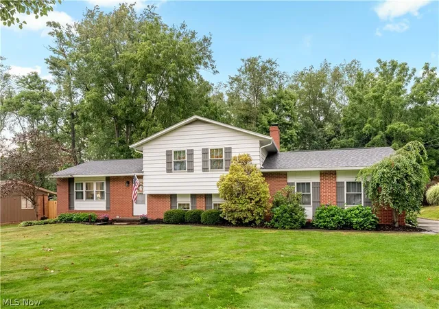 Photo 1 of Sale Pending at 1341 Applegrove St Ne, Canton, OH 44721 | MLS# 5234728 | Listing updated on 2026-08-20